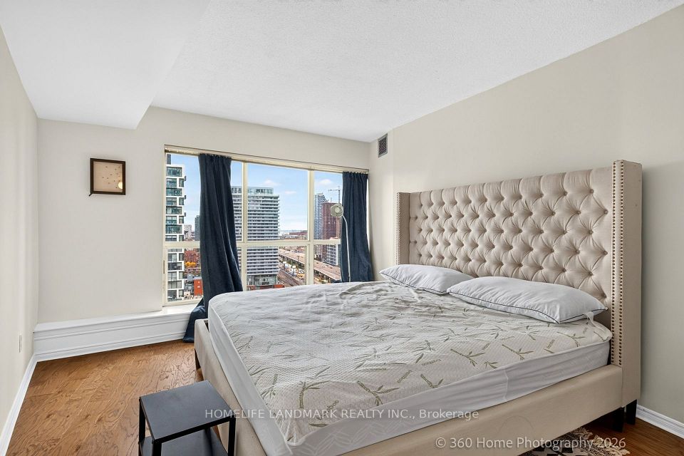 25 The Esplanade Avenue 2615, Toronto, ON M5E 1W5 22