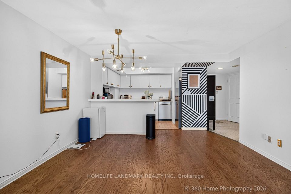 25 The Esplanade Avenue 2615, Toronto, ON M5E 1W5 5