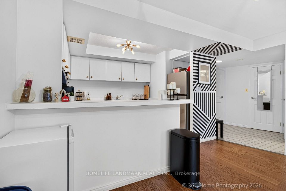 25 The Esplanade Avenue 2615, Toronto, ON M5E 1W5 11