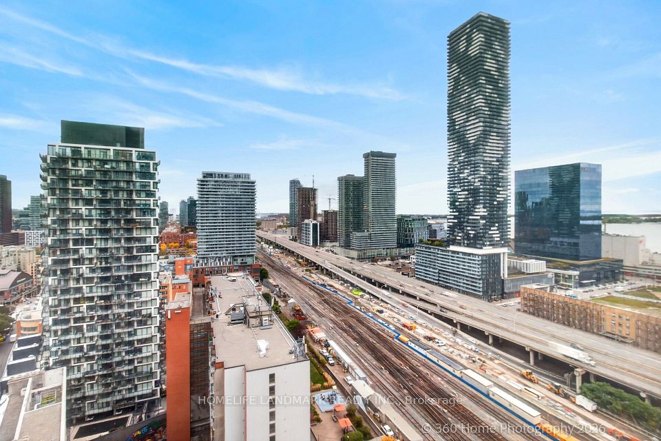 25 The Esplanade Avenue 2615, Toronto, ON M5E 1W5 18