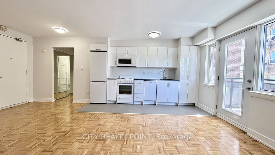 95 Lawton Boulevard 407, Toronto, ON M4V 1Z8 4