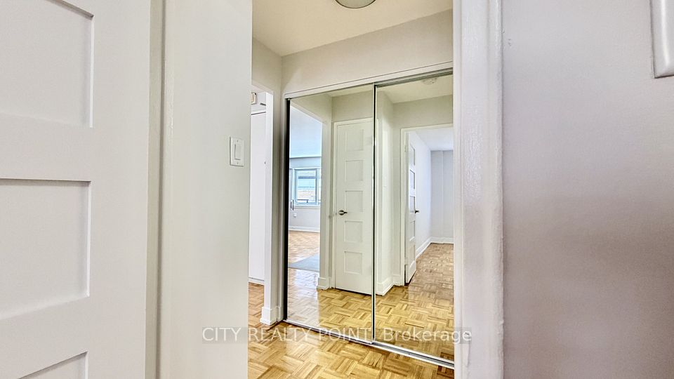 95 Lawton Boulevard 407, Toronto, ON M4V 1Z8 8