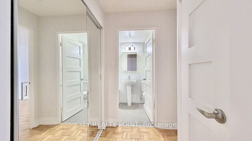 95 Lawton Boulevard 407, Toronto, ON M4V 1Z8 10