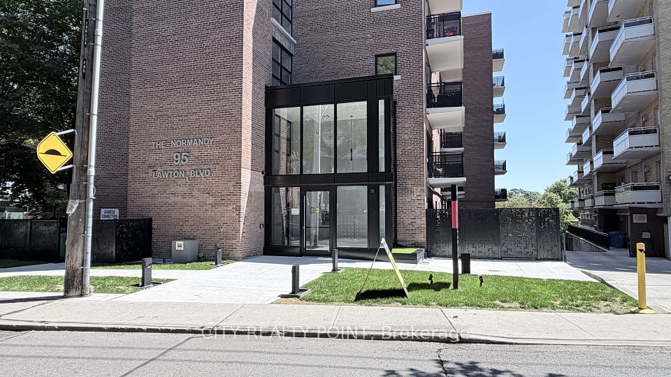 95 Lawton Boulevard 407, Toronto, ON M4V 1Z8 12