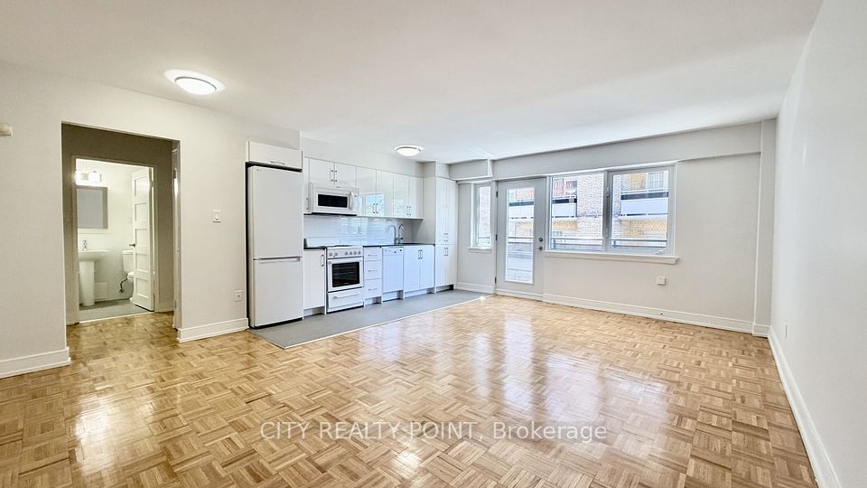 95 Lawton Boulevard 407, Toronto, ON M4V 1Z8 2