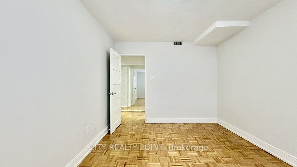 95 Lawton Boulevard 407, Toronto, ON M4V 1Z8 9