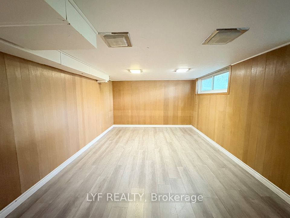 6 Thorn Lane Bsmt, Toronto, ON M3B 2Z9 9