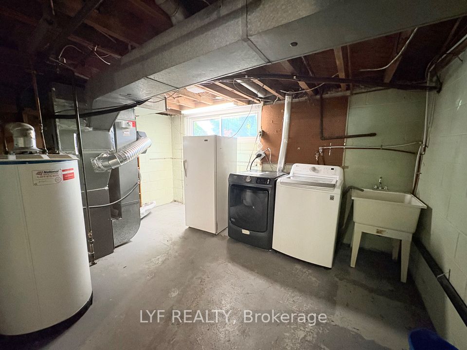 6 Thorn Lane Bsmt, Toronto, ON M3B 2Z9 19