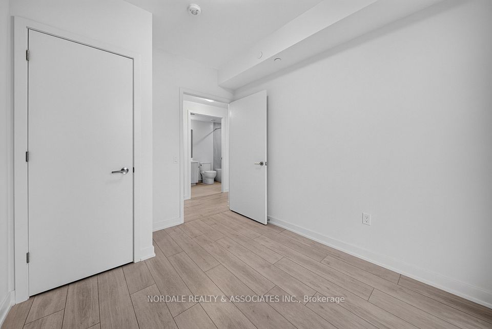 5858 Yonge Street 821, Toronto, ON M2N 0C6 3