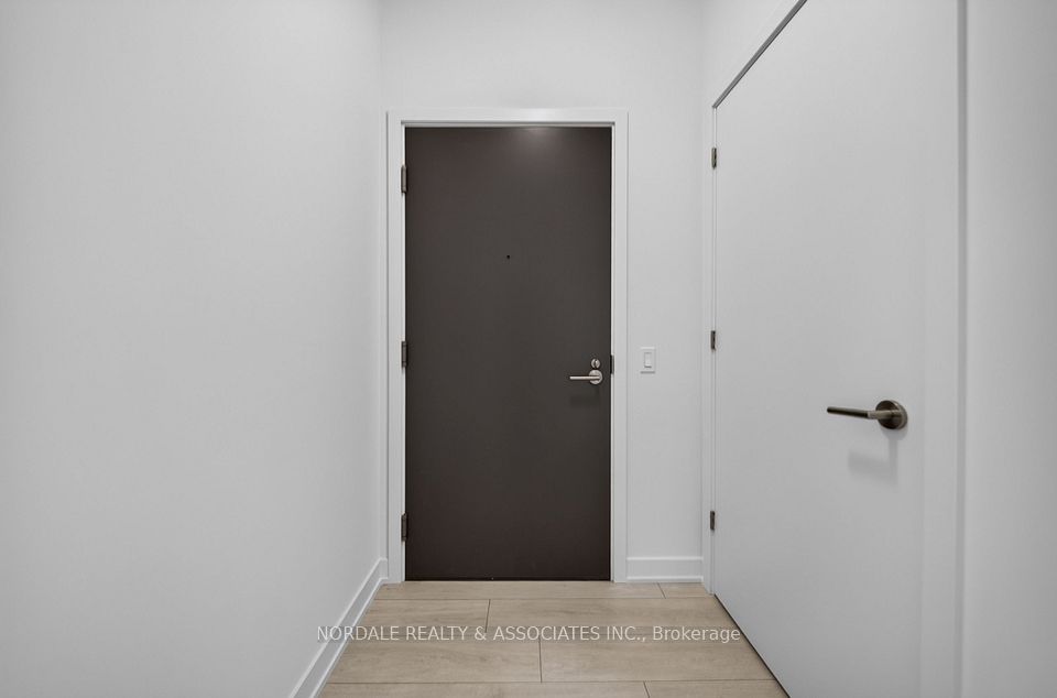 5858 Yonge Street 821, Toronto, ON M2N 0C6 2