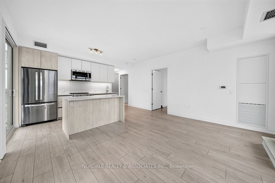 5858 Yonge Street 821, Toronto, ON M2N 0C6 12