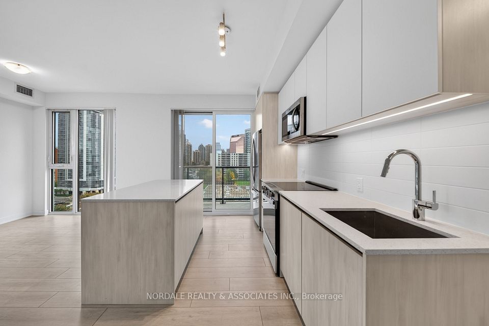 5858 Yonge Street 821, Toronto, ON M2N 0C6 14