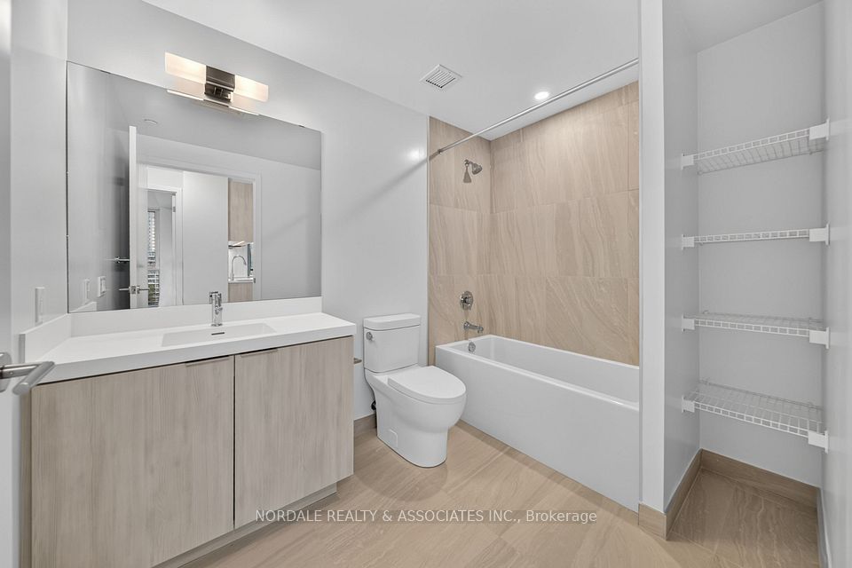 5858 Yonge Street 821, Toronto, ON M2N 0C6 4