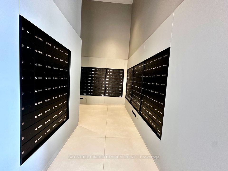 400 King Street W 3108, Toronto, ON M5V 0X8 5