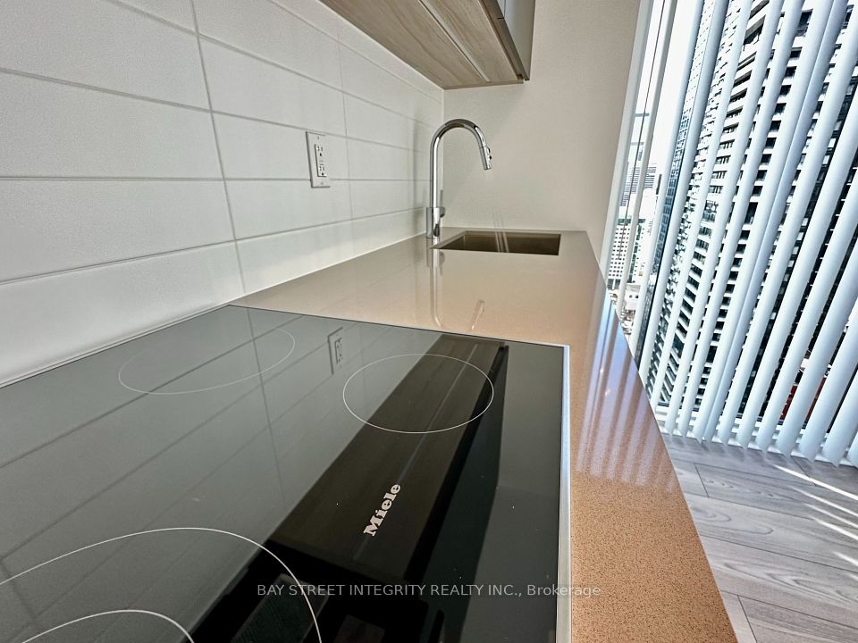 400 King Street W 3108, Toronto, ON M5V 0X8 14