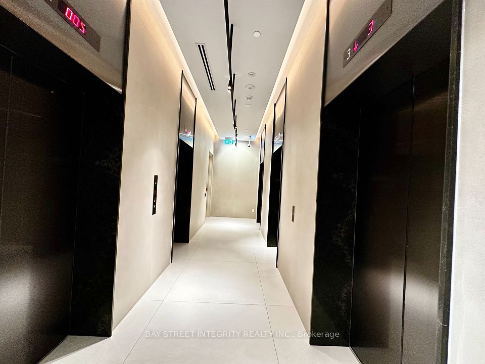 400 King Street W 3108, Toronto, ON M5V 0X8 3