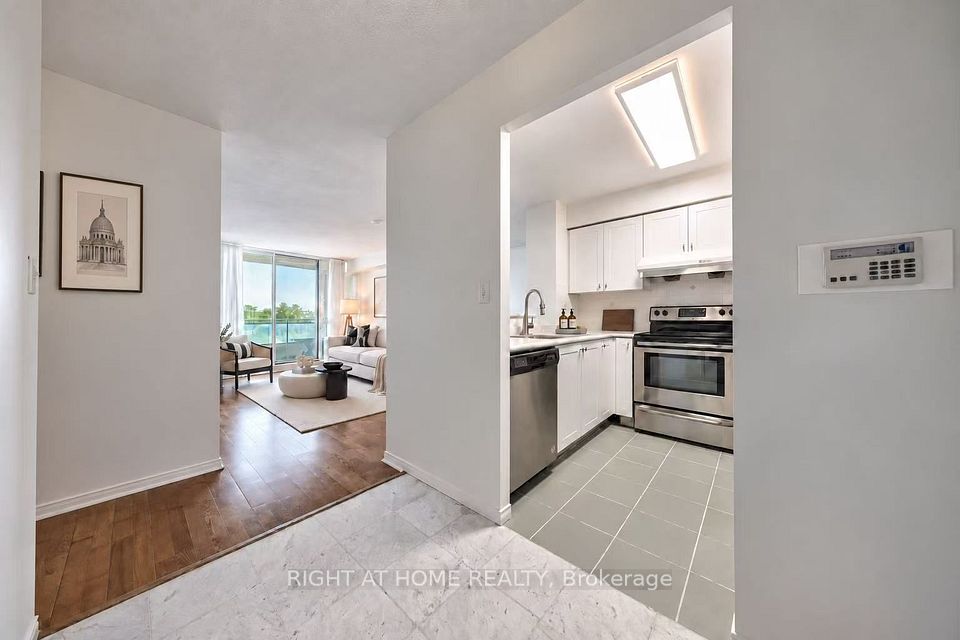 28 Pemberton Avenue 706, Toronto, ON M2M 4L1 18