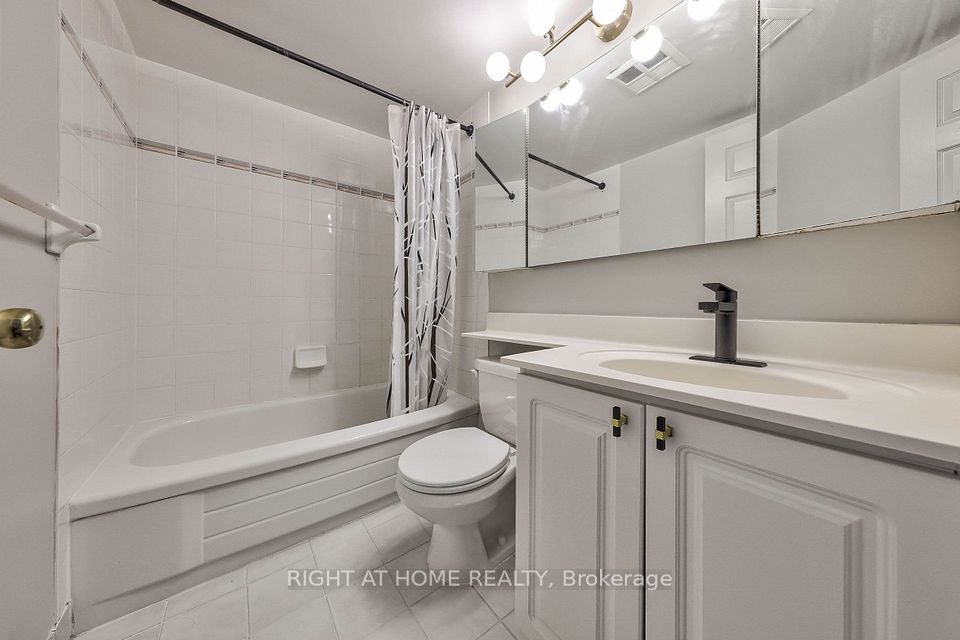 28 Pemberton Avenue 706, Toronto, ON M2M 4L1 24
