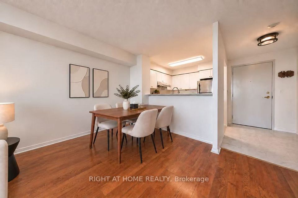 28 Pemberton Avenue 706, Toronto, ON M2M 4L1 17