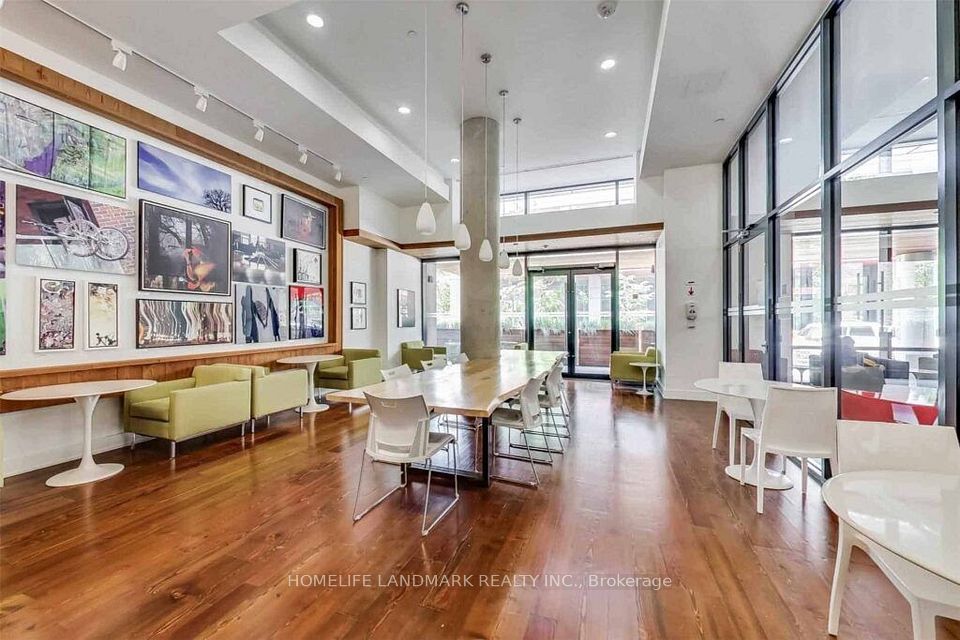 225 Sackville Street 1901, Toronto, ON M5A 3H1 23