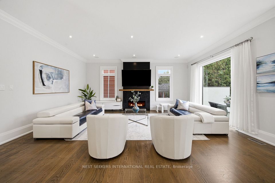 111 Codsell Avenue, Toronto, ON M3H 3W2 18