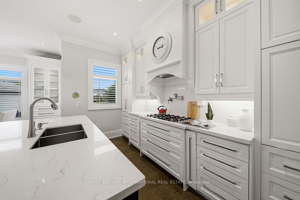 111 Codsell Avenue, Toronto, ON M3H 3W2 23