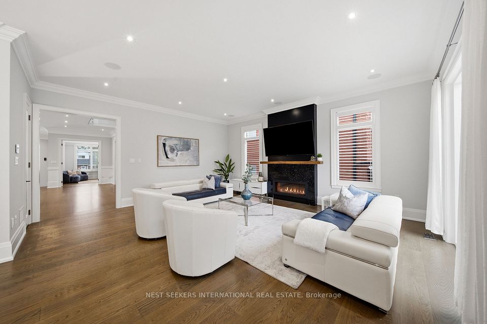111 Codsell Avenue, Toronto, ON M3H 3W2 17