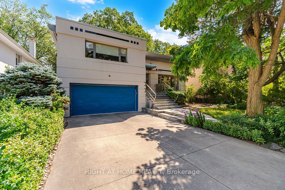 9 Saguenay Avenue E, Toronto, ON M5N 2Y5 2