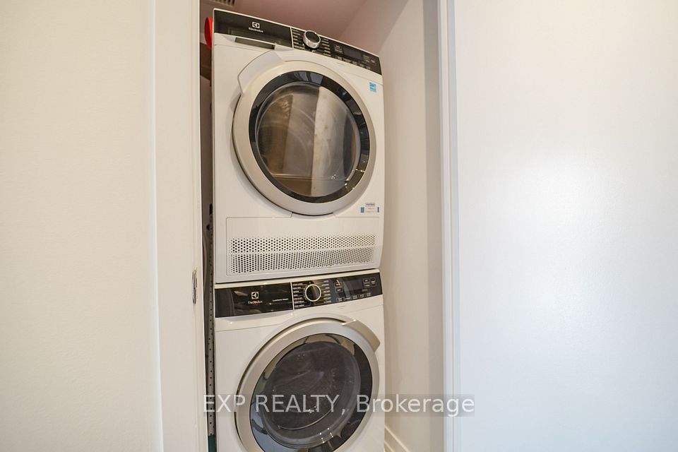 219 Dundas Street E 610, Toronto, ON M5A 0V1 17