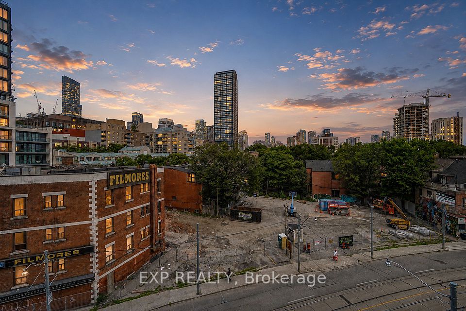 219 Dundas Street E 610, Toronto, ON M5A 0V1 18