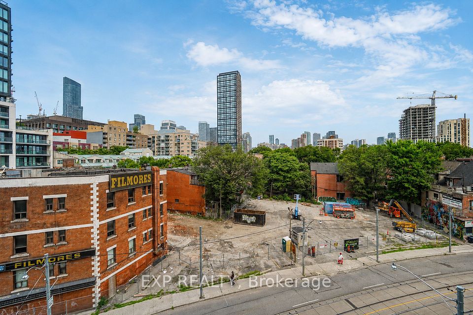 219 Dundas Street E 610, Toronto, ON M5A 0V1 21