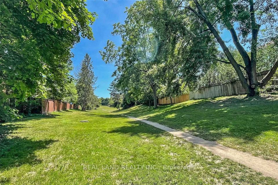 65 Glentworth Road Basement, Toronto, ON M2J 2E7 16