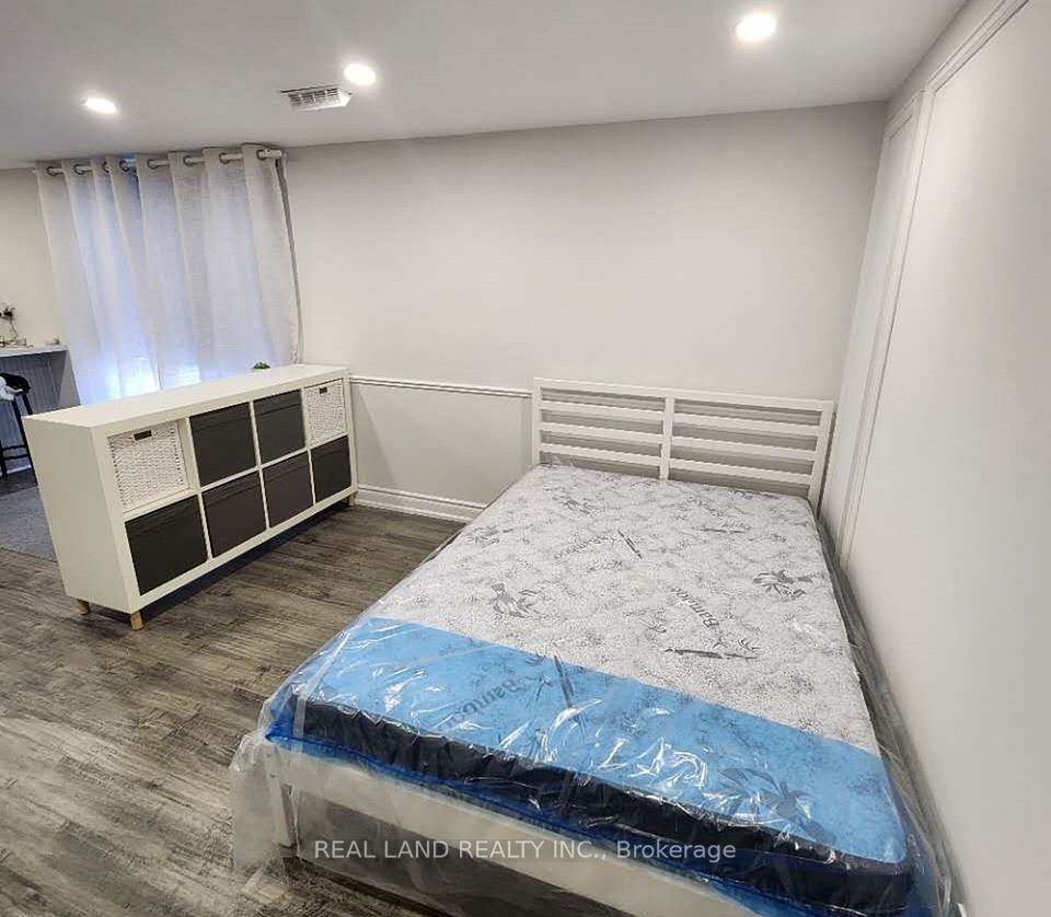 65 Glentworth Road Basement, Toronto, ON M2J 2E7 8
