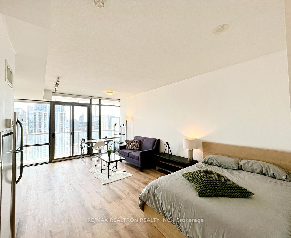 38 Grenville Street 3305, Toronto, ON M4Y 1A5 6