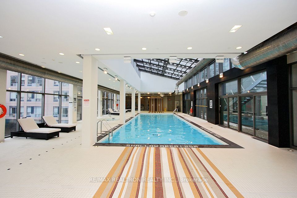 38 Grenville Street 3305, Toronto, ON M4Y 1A5 11