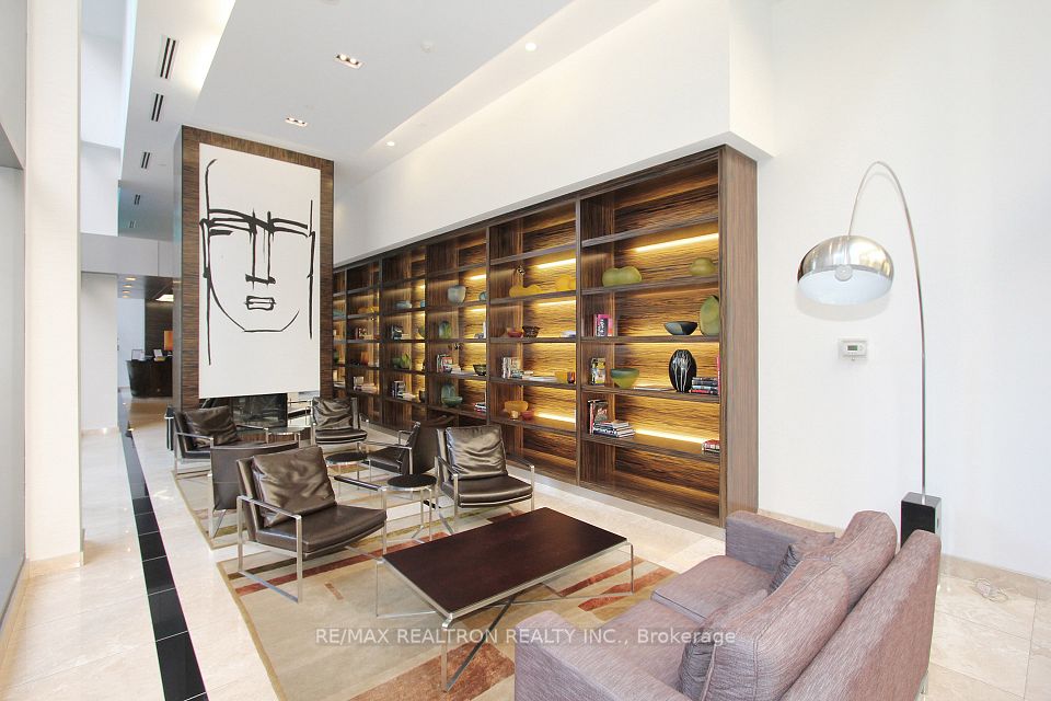 38 Grenville Street 3305, Toronto, ON M4Y 1A5 3