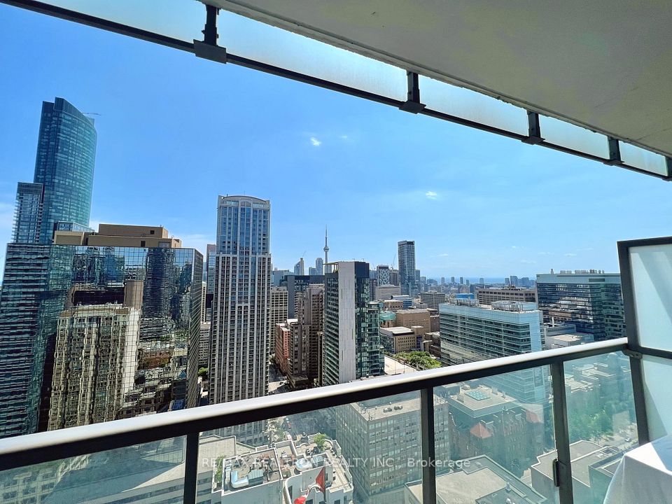 38 Grenville Street 3305, Toronto, ON M4Y 1A5 10
