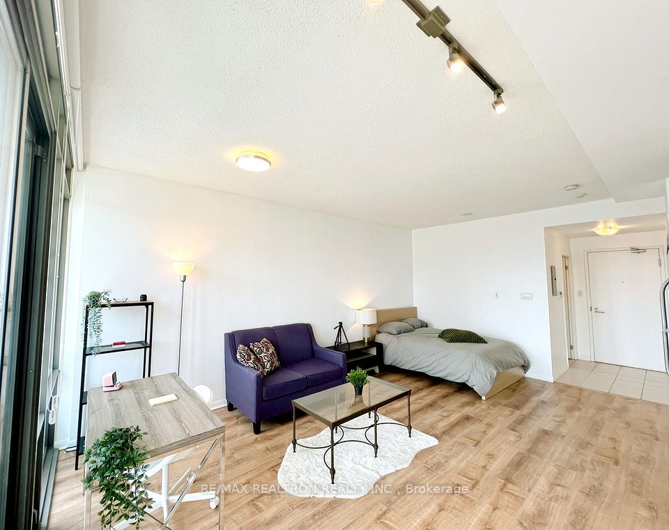 38 Grenville Street 3305, Toronto, ON M4Y 1A5 7