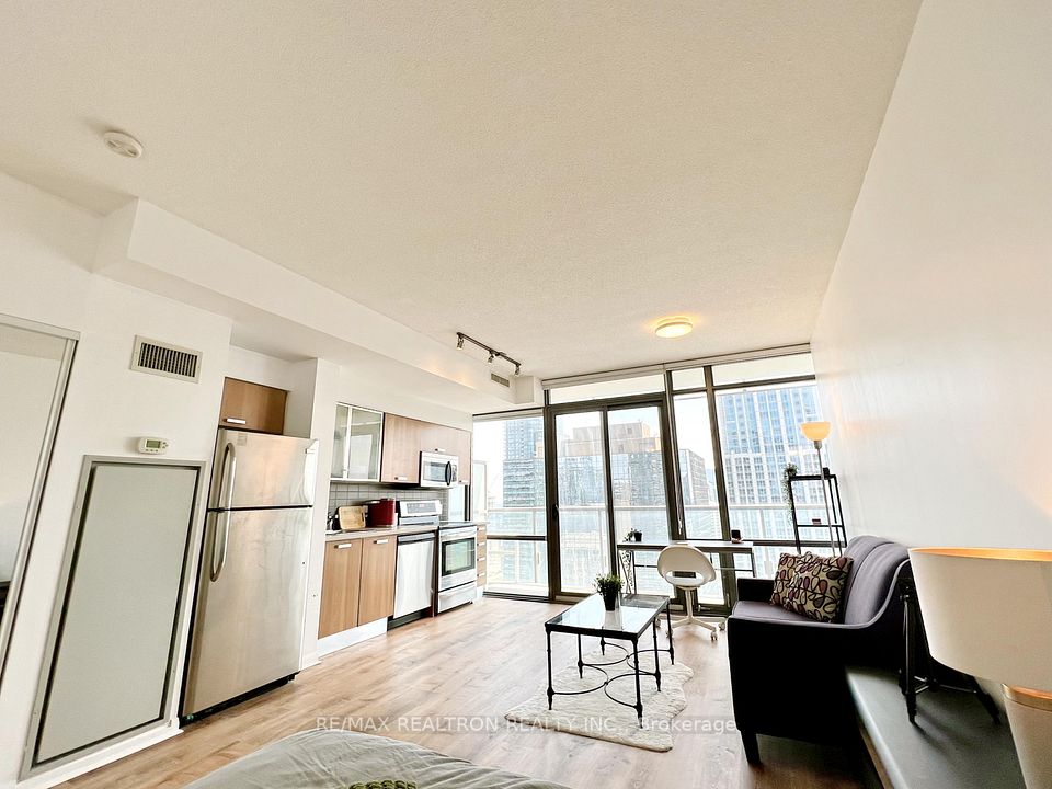 38 Grenville Street 3305, Toronto, ON M4Y 1A5 9