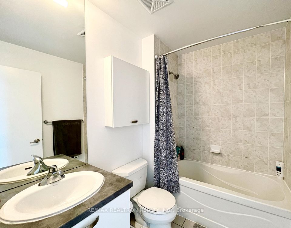 38 Grenville Street 3305, Toronto, ON M4Y 1A5 5