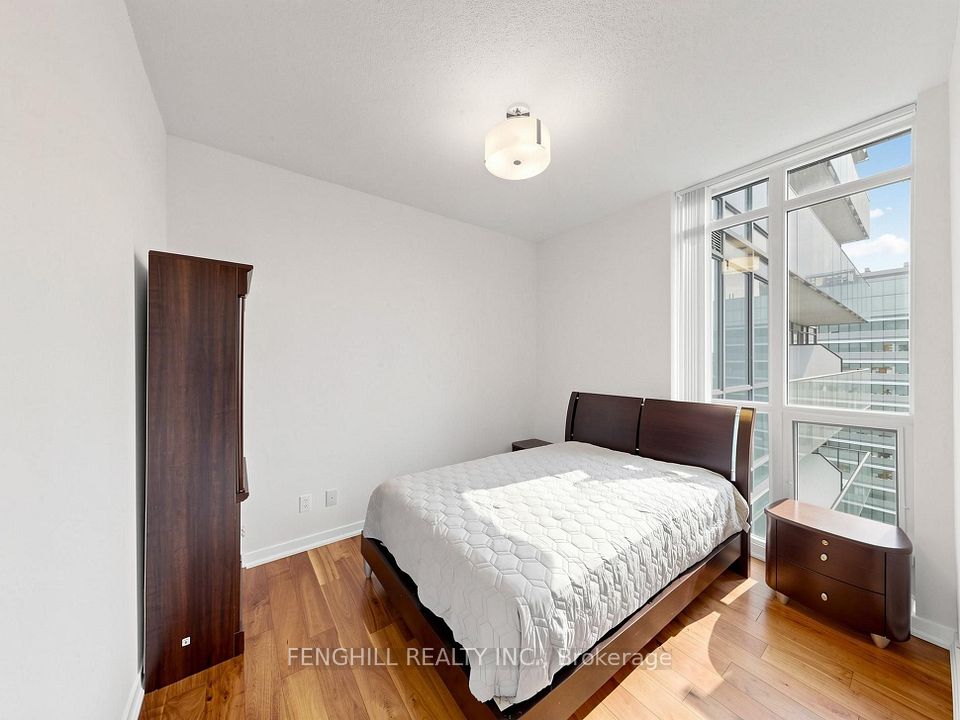 770 Bay Street 2001, Toronto, ON M5G 0N6 18