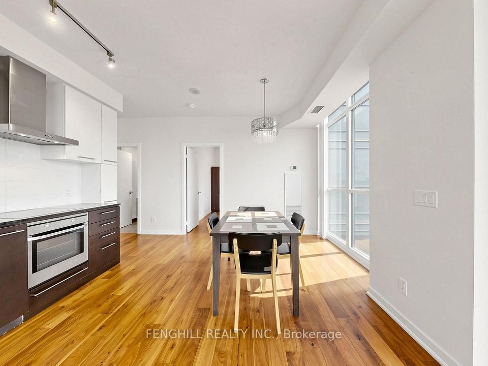 770 Bay Street 2001, Toronto, ON M5G 0N6 15