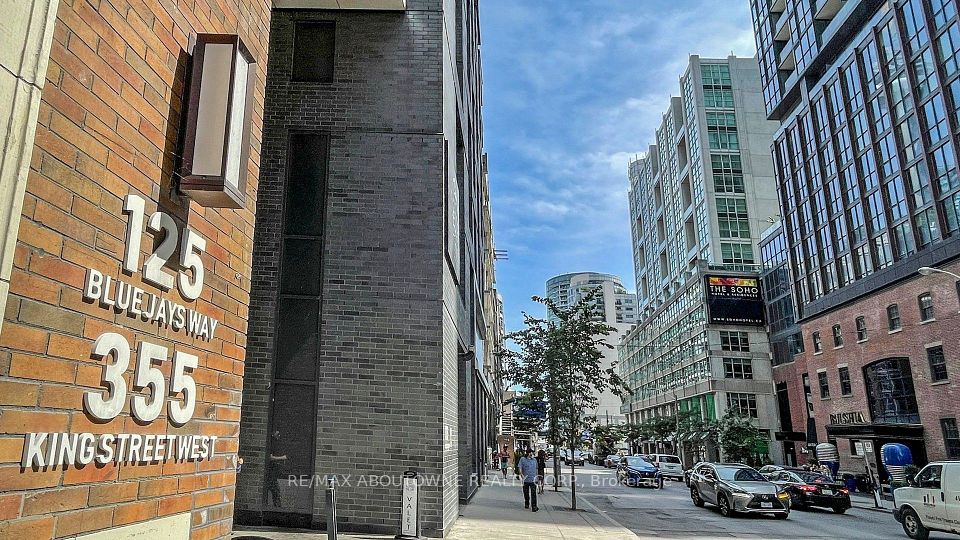 125 Blue Jays Way 4909, Toronto, ON M5V 0N5 4