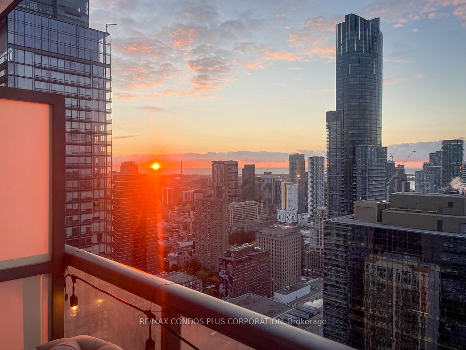 38 Grenville Street 4404, Toronto, ON M4Y 1A5 17