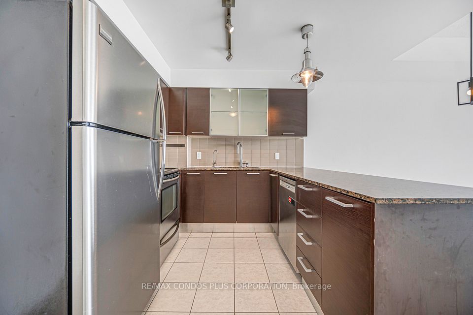 38 Grenville Street 4404, Toronto, ON M4Y 1A5 20