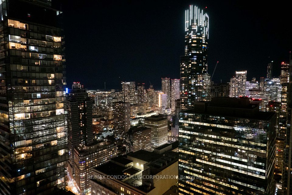 38 Grenville Street 4404, Toronto, ON M4Y 1A5 18