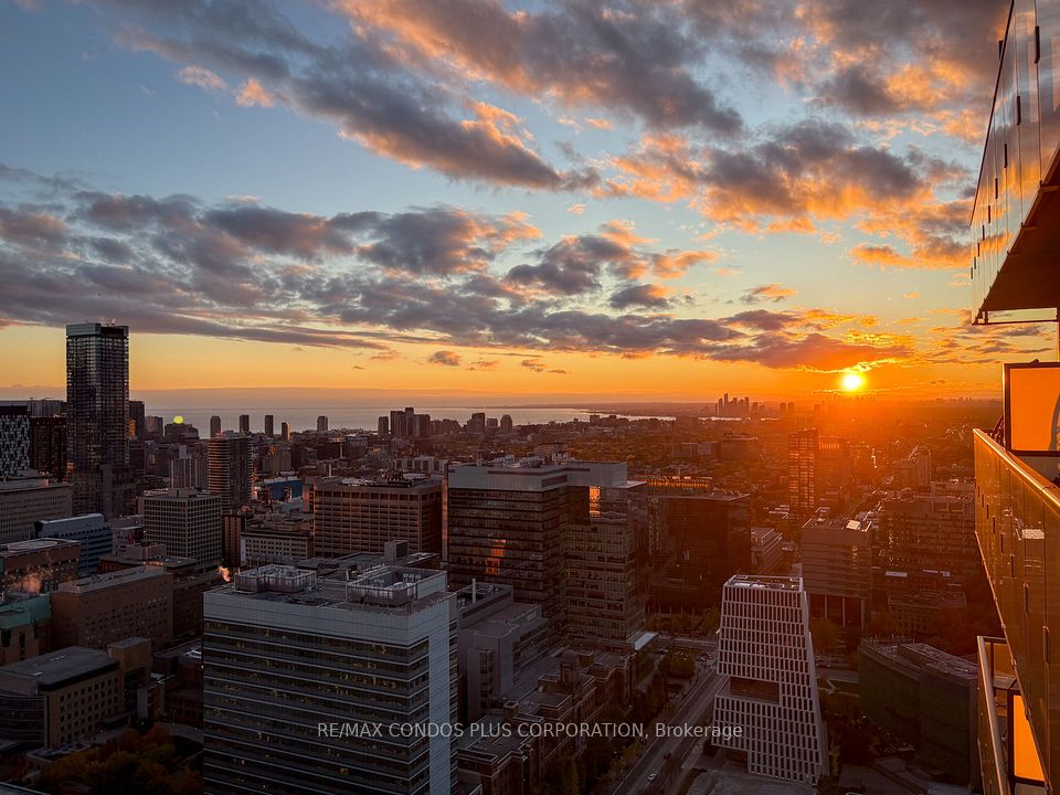 38 Grenville Street 4404, Toronto, ON M4Y 1A5 15