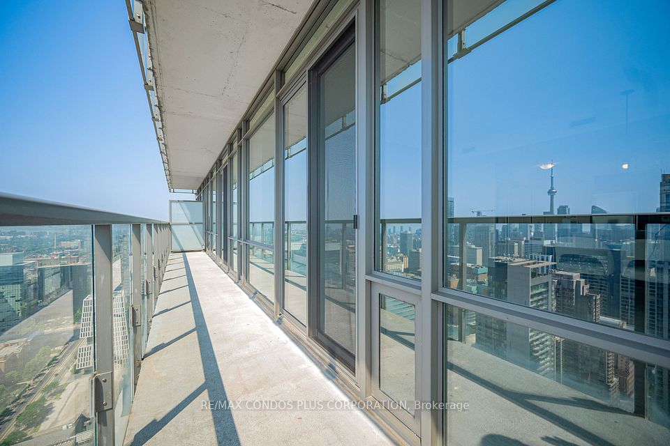38 Grenville Street 4404, Toronto, ON M4Y 1A5 11