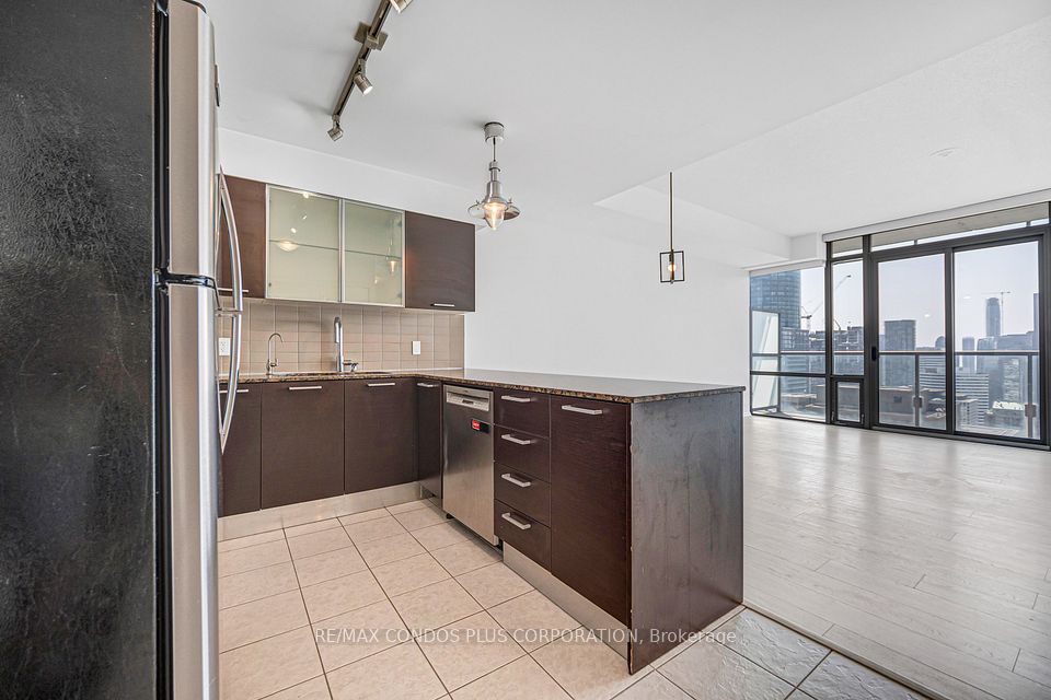 38 Grenville Street 4404, Toronto, ON M4Y 1A5 19