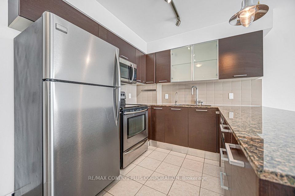 38 Grenville Street 4404, Toronto, ON M4Y 1A5 21